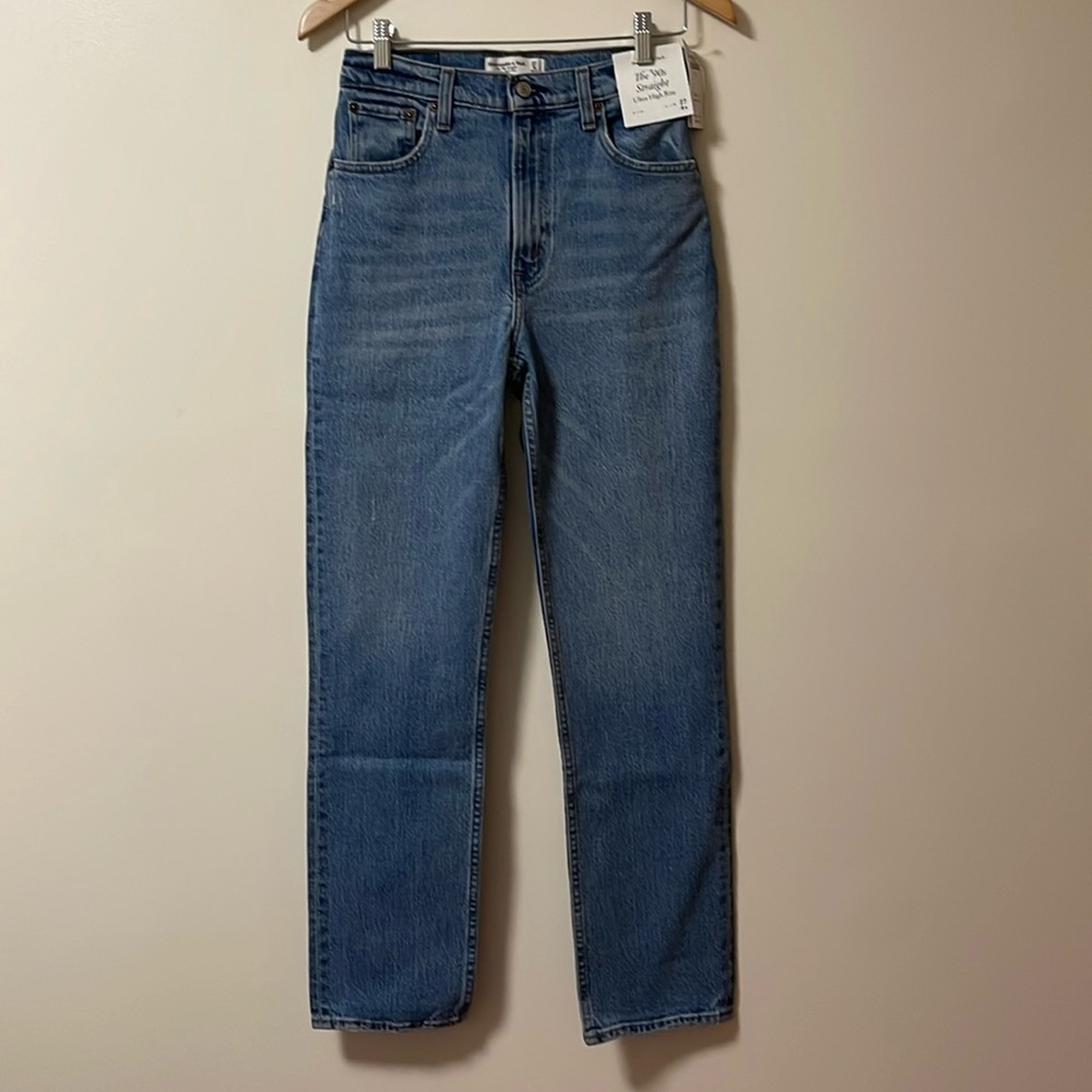 NWT ABERCROMBIE The 90’s Straight Jeans - Ultra High Rise